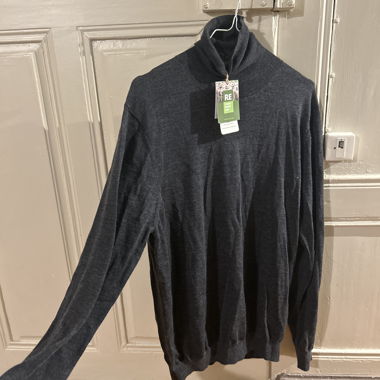 Dunkelgrauer Rollkragenpullover