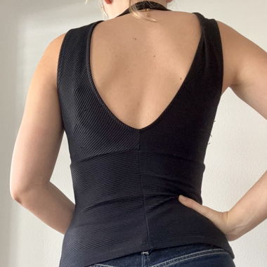Black top, backless
