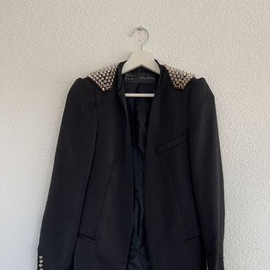 langer Blazer mit Nieten