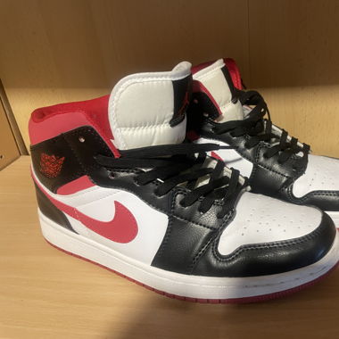 Jordan 1 mid 