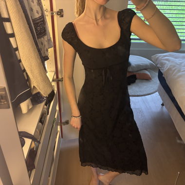 Black midi dress