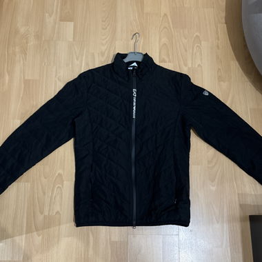 Schwarze EA7 Jacke
