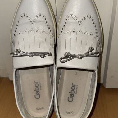 Weisse Gabor Loafer mit Zierschleife