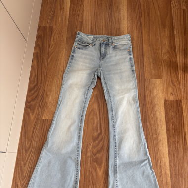 Jeans évasés Stradivarius Gr. 34