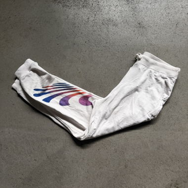 Weisse Jogginghose mit Print von yoga