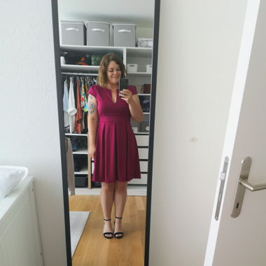 Fuchsiafarbenes Kleid