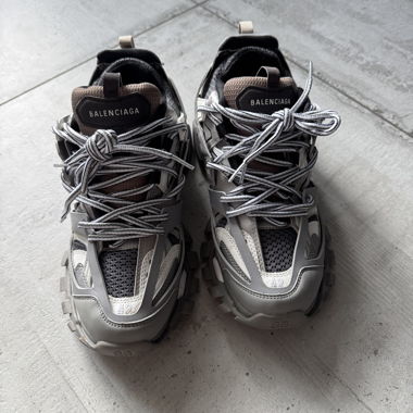 Balenciaga tracks LED