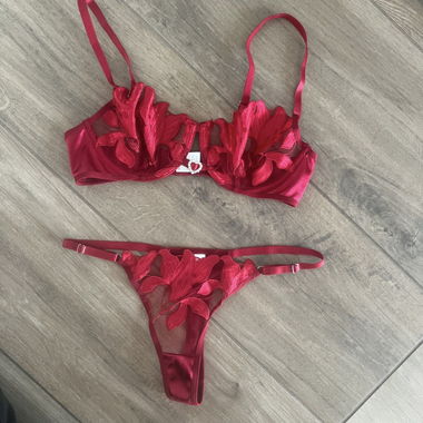Red lingerie set, unworn size S