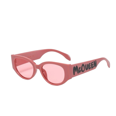 Chic in Rosa: McQueen Sonnenbrille