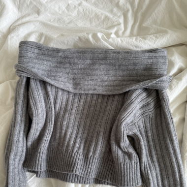off shoulder sweater 