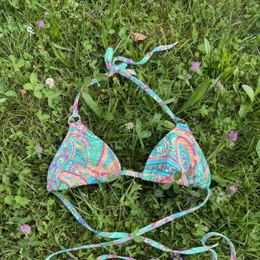 haut de bikini coloré tout neuf