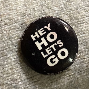 Pin Y2K HEY HO LET'S GO (nirvana)
