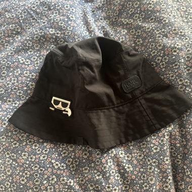 Cappello a secchiello Karl Lagerfeld
