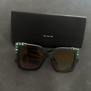 Occhiali da sole Fendi con custodia
