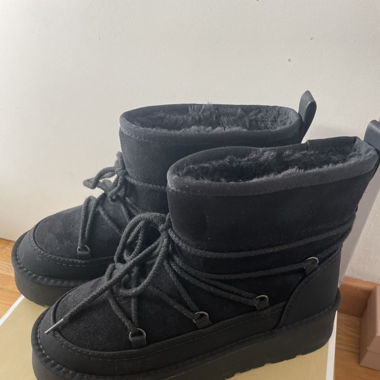Boots neuves fourrés noir hiver pointure 39