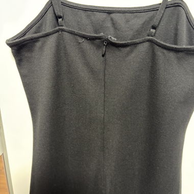 Schwarzes Spaghettitraeger-Kleid