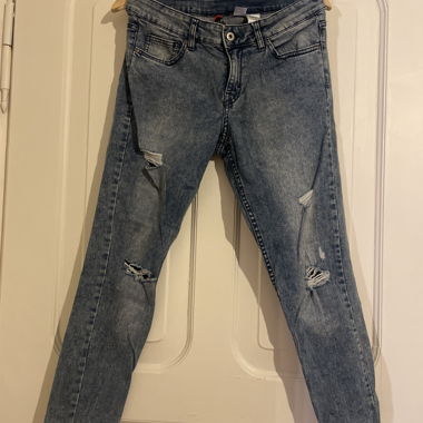 Skinny Jeans mit Löchern