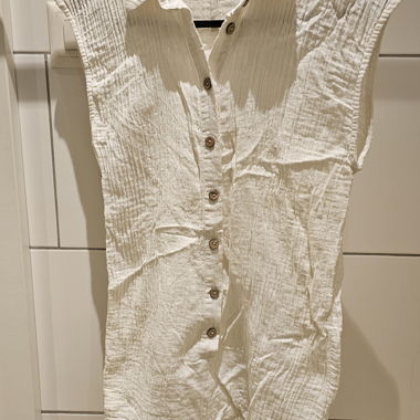 weisser Leinen-Einteiler kurze Hose