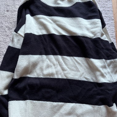 Striped black and white knit sweater M