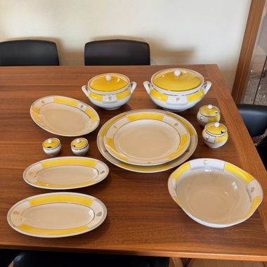 Set di stoviglie in porcellana giallo