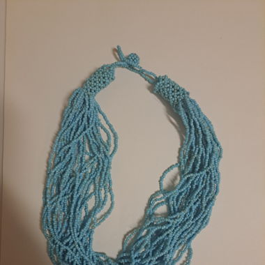 Blaue Perlenkette