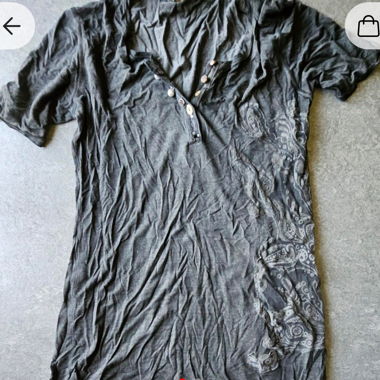 Grau detailliertes T-Shirt