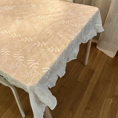 2 Tischdecken mit Blumenmuster