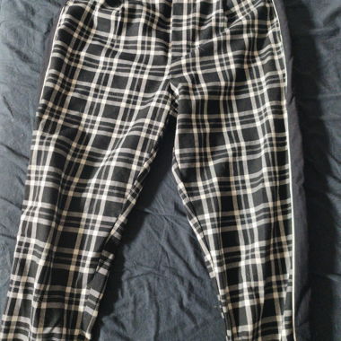 Pantalon à carreaux noir et blanc