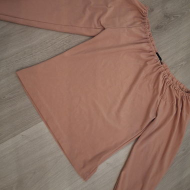 Pull à épaules dénudées saumon 