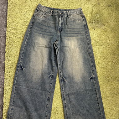 Wide baggy jeans