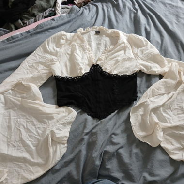 Bluse weiss und schwarz