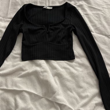 crop top nero maniche lunghe