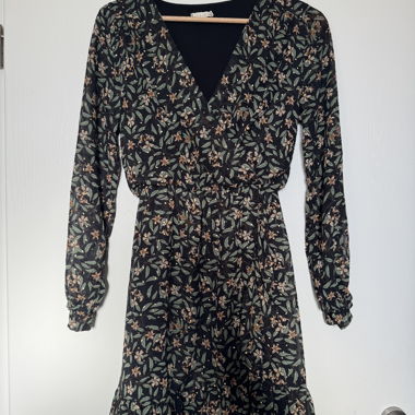 Set of 5 matching women's dresses