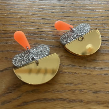 Boucles d’oreilles tendance or/argent/néon