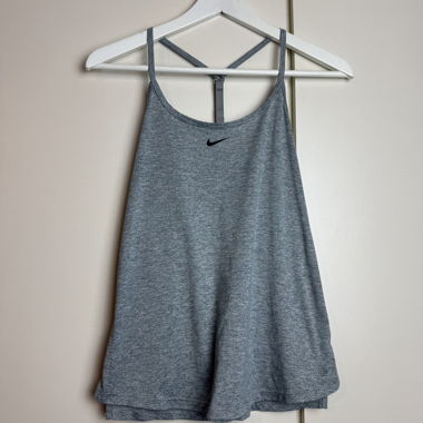 t-shirt de sport nike taille S