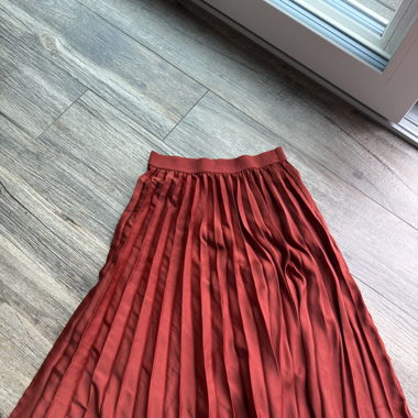 H&M - Faltenrock