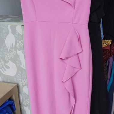 Robe rose à épaules dénudées