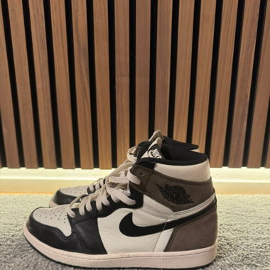 Air Jordan 1 Retro High OG “Dark Mocha”
