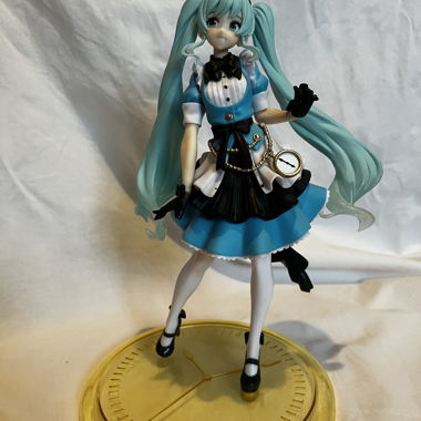 Alice in Wonderland miku figurine 