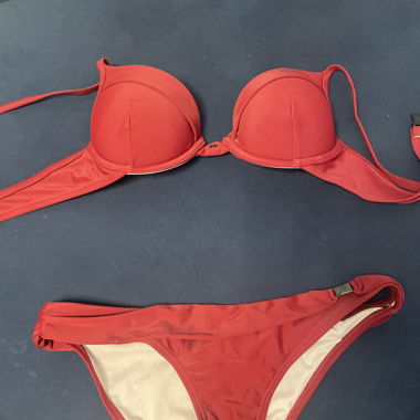 Weinrotes Bikini