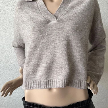 Pullover corto beige Pieces con collo