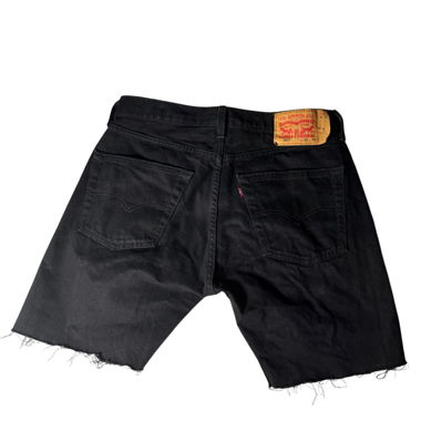Pantaloncini Levi’s 501 in denim nero con taglio grezzo W32/33
