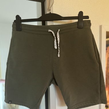 Kurze Shorts in Khaki