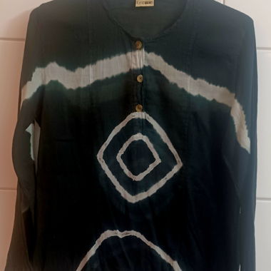 Blouse légère et neuve avec motif ethnique