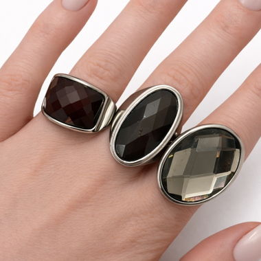 Set mit Ringen und grossen facettierten Steinen