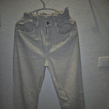 Baige Jeans