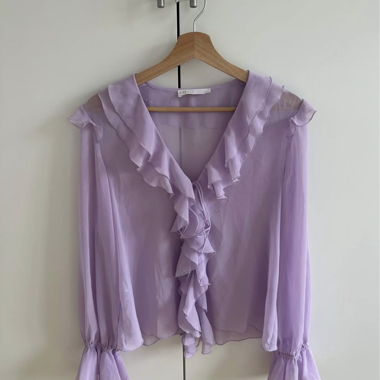 Blouse mauve à volants Mango