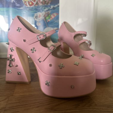 Scarpe con plateau rosa con cinturini