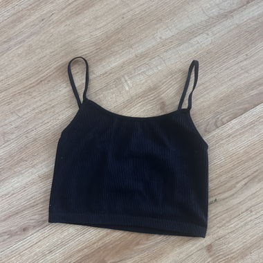 Schwarzes Cropped Top