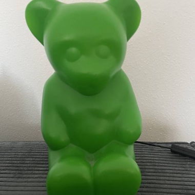Lampada Lumibär verde a forma di orsacchiotto gommoso